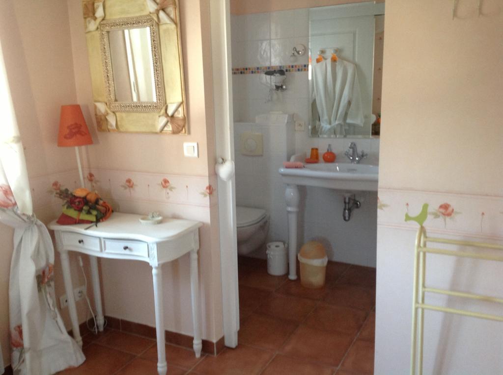 La Villa Rosalie Ventabren Номер фото